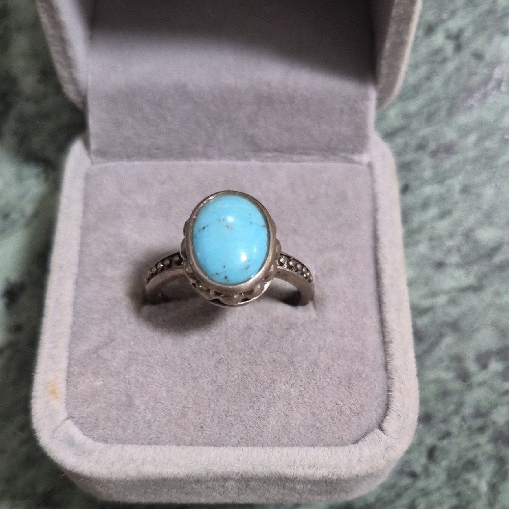 Sterling Silver Turquoise Oval Ring - Elegant Blue Gemstone - Picture 4 of 15